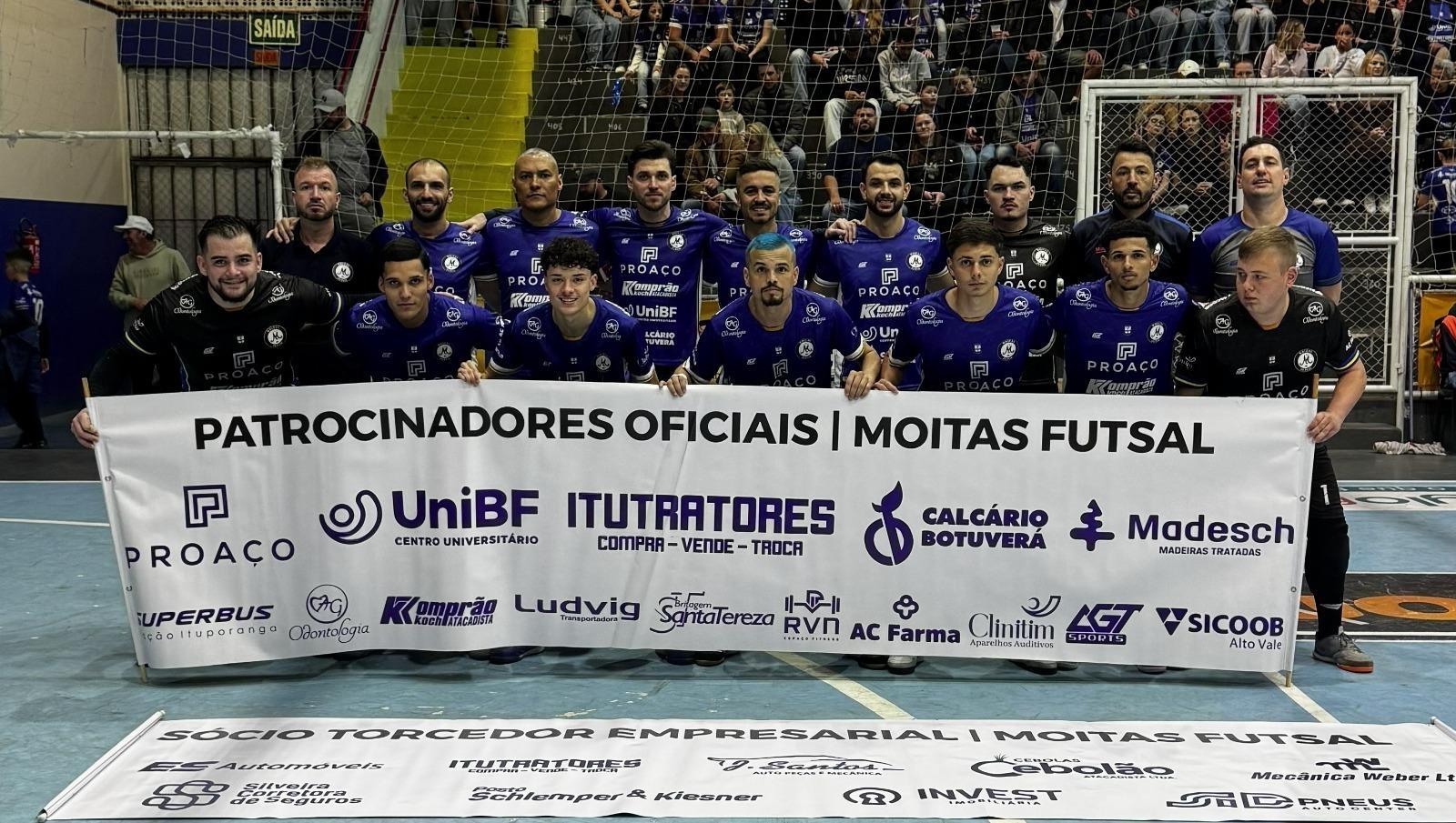 Moitas marca 37 gols em dois jogos e avança no estadual de futsal 